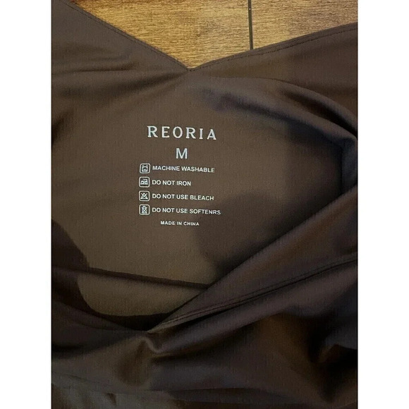 REORIA Bodysuit Women’s Size Medium V Neck Sleeveless Dark Brown - Picture 3 of 3